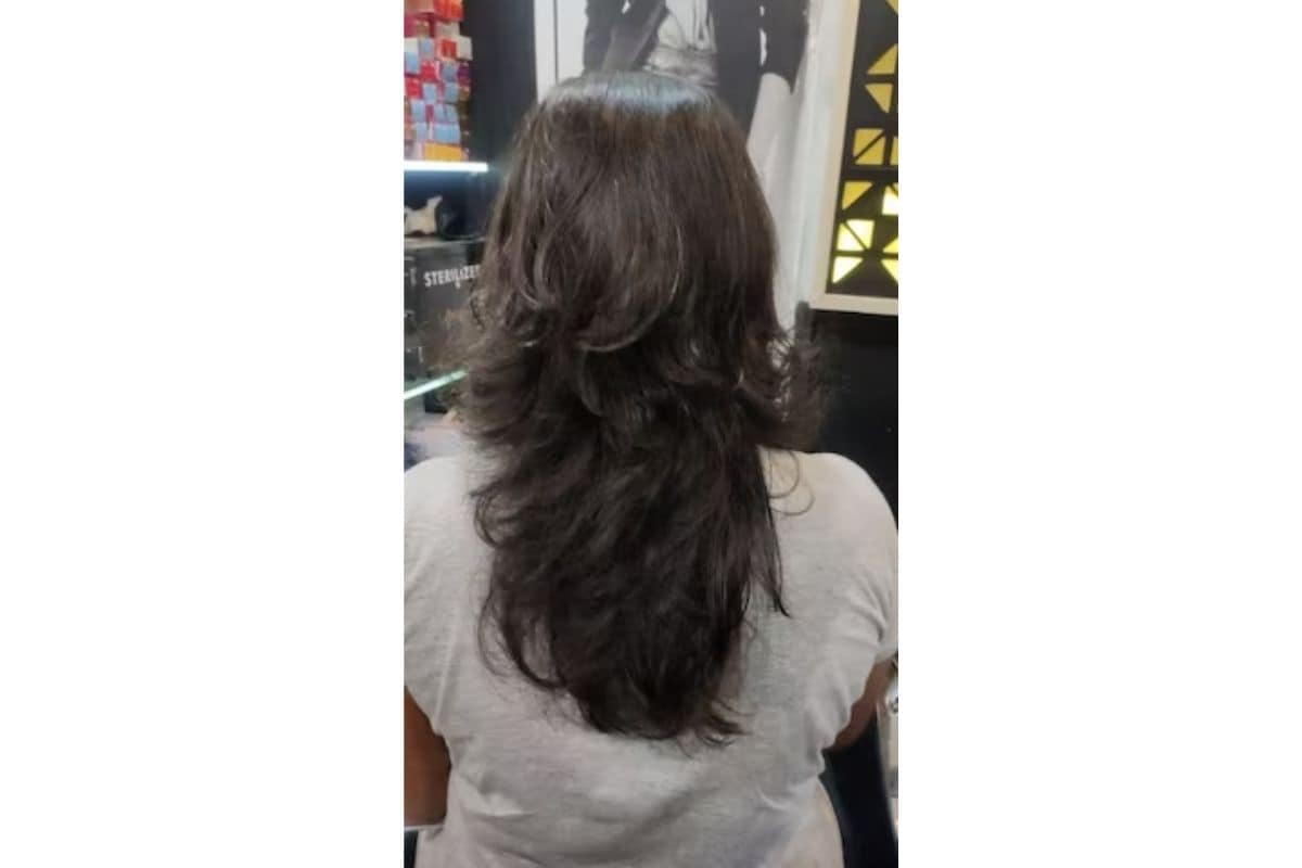  गेल्या 20 वर्षांपासून ते डोळे बांधून केस कापत आहेत. कमलभाईंनी सतत 12 तास डोळे बंद करुन केस कापण्याचा पराक्रम केला आहे. अनेक संस्थांनी त्यांचा गौरवही केला आहे.