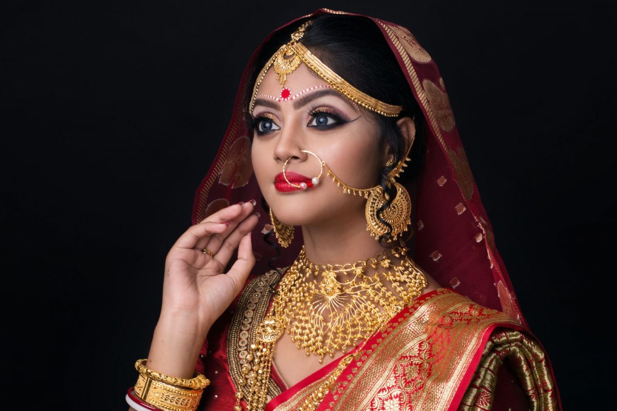 सौंदर्यासाठी महिलांना का महत्त्वाचे आहेत 16 श्रृंगार, जाणून घ्या धार्मिक कारणे