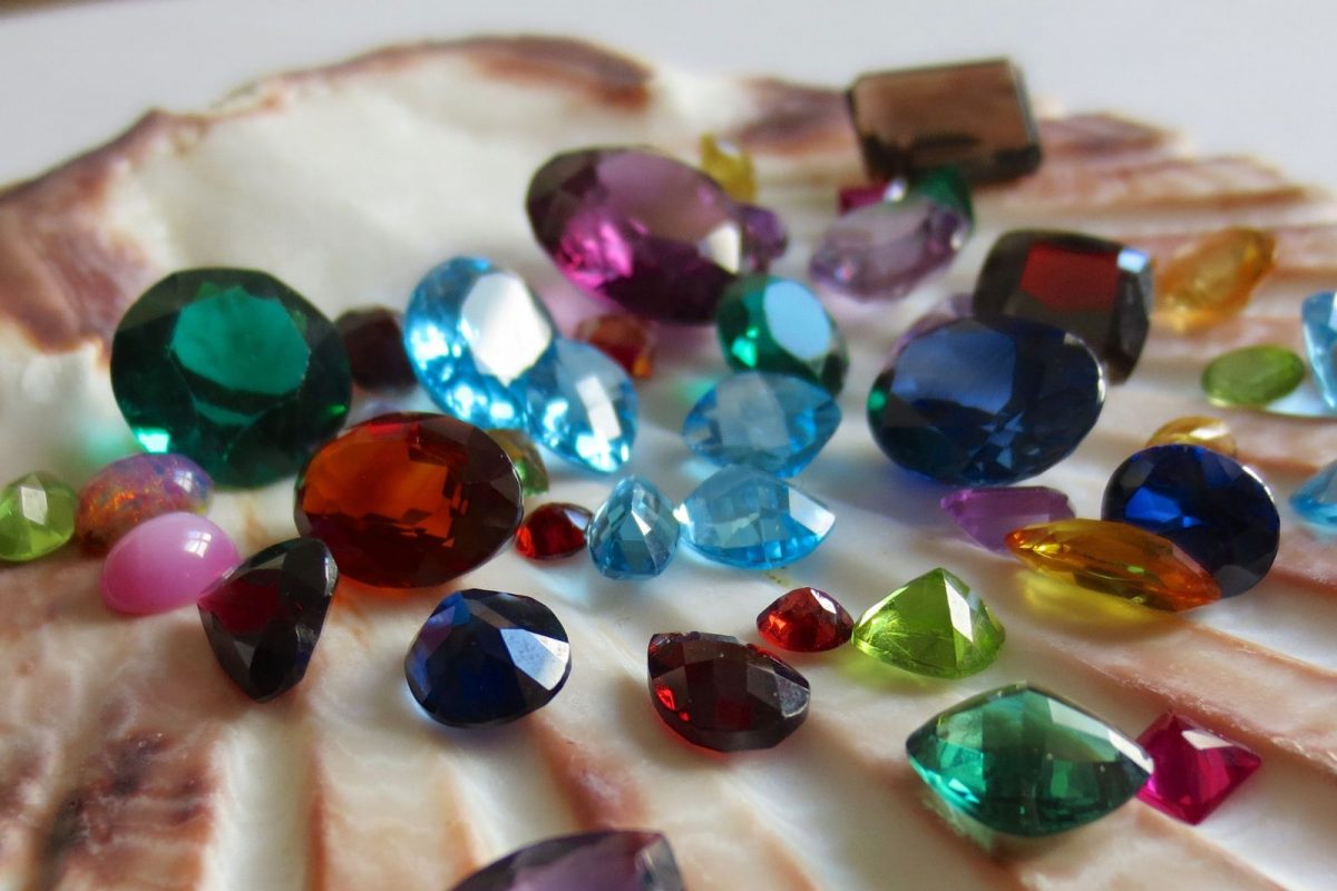 महागड्या रत्नांऐवजी परिधान करा स्वस्त आणि प्रभावी उपरत्ने