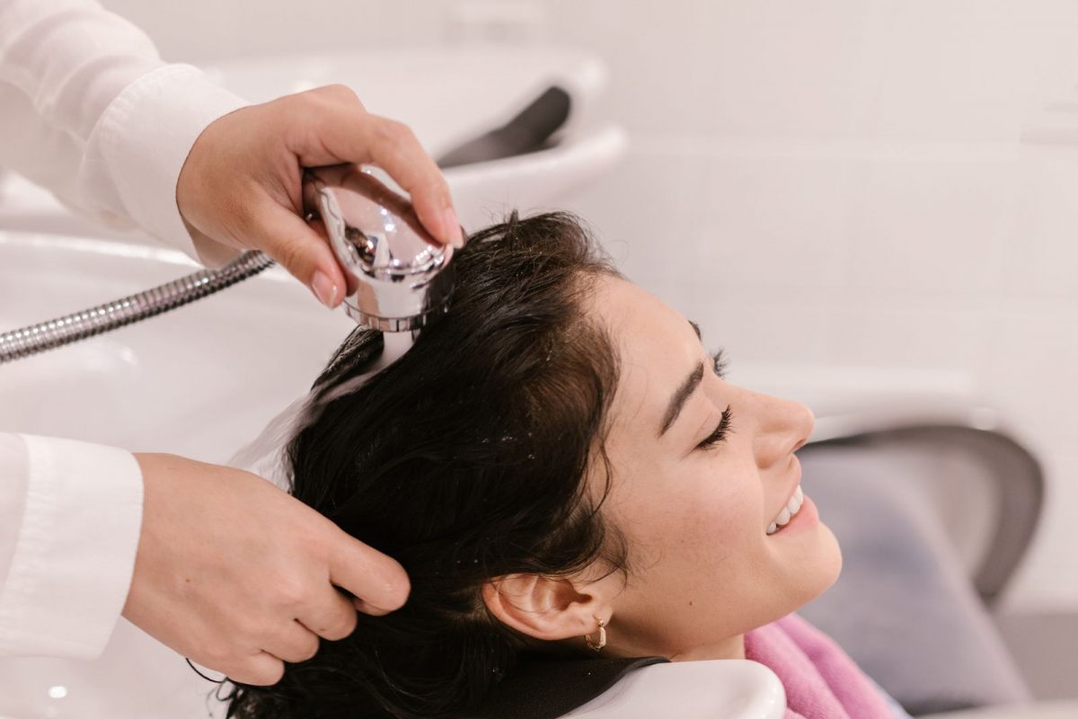 चुकूनही करू नका ही 7 कामे, दारिद्र्य दूर ठेवण्यासाठी फॉलो करा हे उपाय