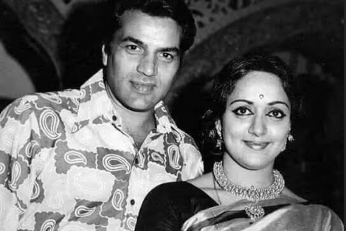 हेमा आणि धर्मेंद्र यांच्या लग्नाला 43 वर्षे पूर्ण