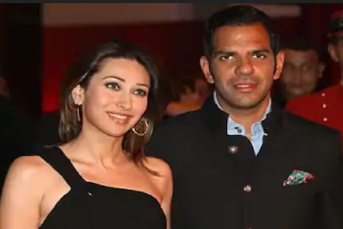 घटस्फोटाच्या इतक्या वर्षानंतर एक्स पती संजय कपूरसोबत दिसली करिश्मा कपूर