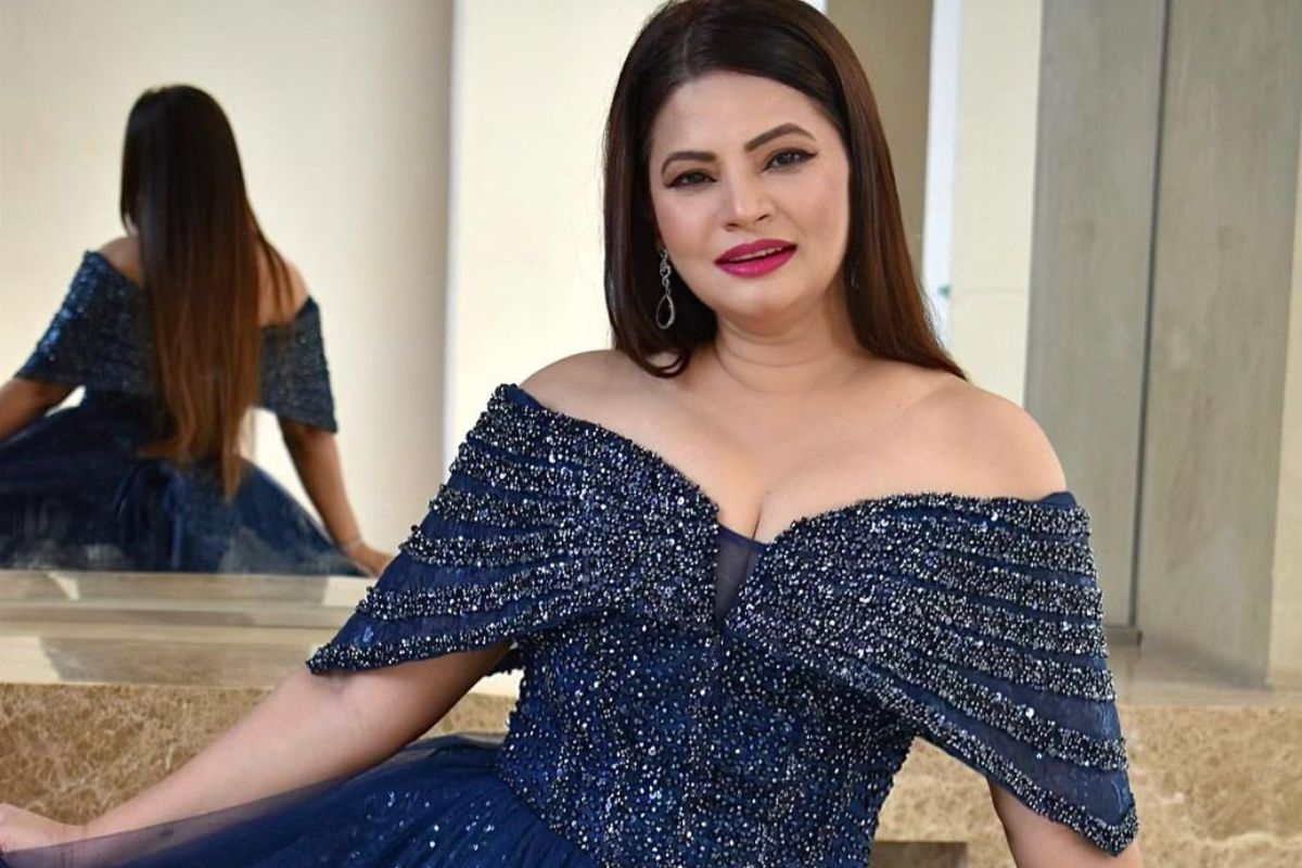 मेघा मूळची जळगावची असून तिने तिच्या शालेय जीवनापासूनच अभिनयाला सुरुवात केली होती जिथे ती नाटकांमध्ये काम करायची. पण तिचे आई-वडील तिच्या अभिनय करण्याच्या  विरोधात होते. 