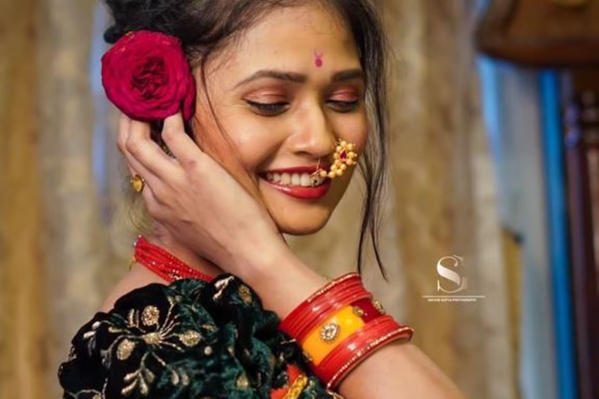 पुण्यात गौतमी पाटीलच्या आडनावावरून सध्या वाद सुरु आहे.