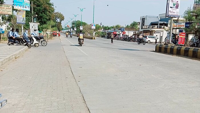 वर्ध्यात काल 17 मे रोजी किमान तापमान 27 अंश सेल्सिअस तर कमाल तापमान 42 अंश सेल्सिअस नोंदविण्यात आले आहे.