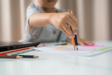 6 वर्षीय विद्यार्थ्याचं ड्रॉईंग पाहून शिक्षकही हादरले, बोलावली एमर्जन्सी मीटिंग