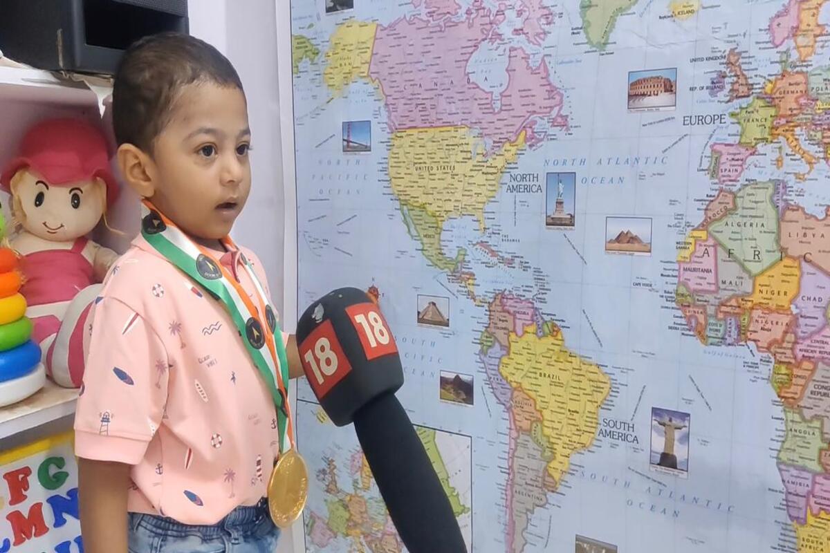 केवळ 2 मिनिटांत सांगतो शास्त्रज्ञ व त्यांच्या शोधांची माहिती, 20 महिन्यांच्या मुलाचा जागतिक विक्रम