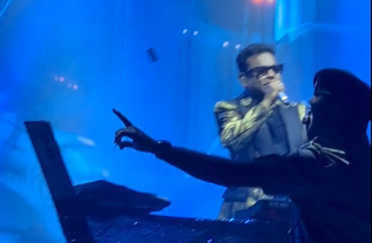 ए आर रहमान यांचा कार्यक्रम पुणे पोलिसांनी पाडला बंद; दहा वाजले तरी गाणं कसं सुरू? स्टेजवरच सुनावलं