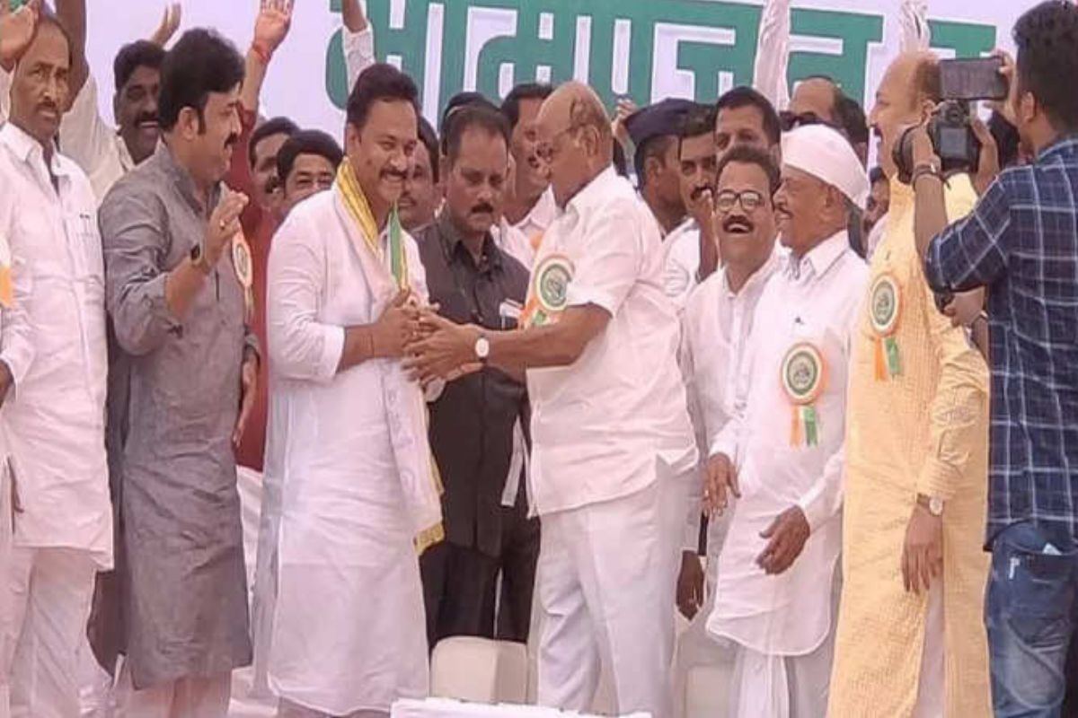 अभिजीत पाटील राष्ट्रवादी काँग्रेसमध्ये, पवारांनी भाकरी फिरवली