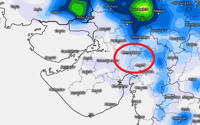 अहमदाबादमध्ये आज सकाळी कडक ऊन असणार आहे. मात्र सायंकाळी ढगाळ वातावरण असेल. सायंकाळी चार ते 6 वाजण्याच्या दरम्यान पावसाची शक्यता व्यक्त केली जात आहे.