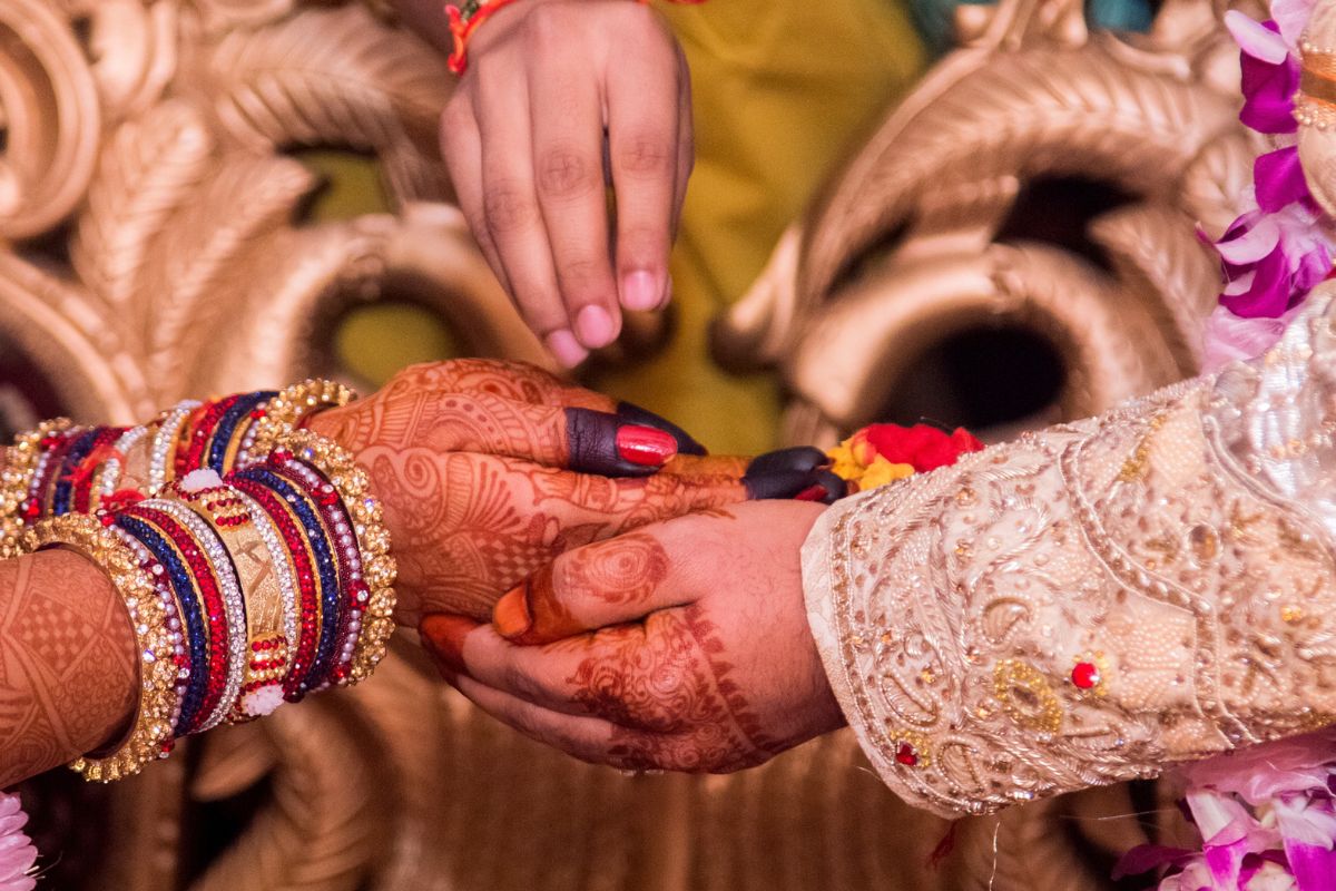 अहमदनगरमध्ये बहिणीचं भावाला भावनिक पत्र, लग्नाला न यायचं आवाहन