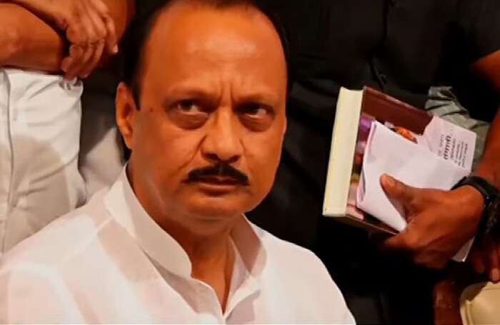  कार्यकर्ते आणि नेते खूप भावुक झाल्याचं पाहायला मिळालं. समिती योग्य तो निर्णय घेईल, कार्यकर्त्यांच्याच मनातला निर्णय घेऊ असं म्हणत अजित पवार यांनी कार्यकर्त्यांना शांत राहण्याचं आवाहन केलं. 