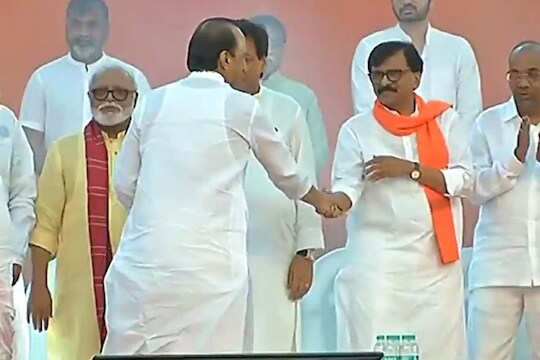 अजित पवार-संजय राऊत आमने-सामने