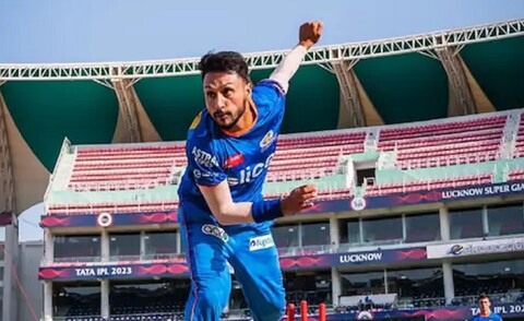 कोण आहे आकाश मढवाल?