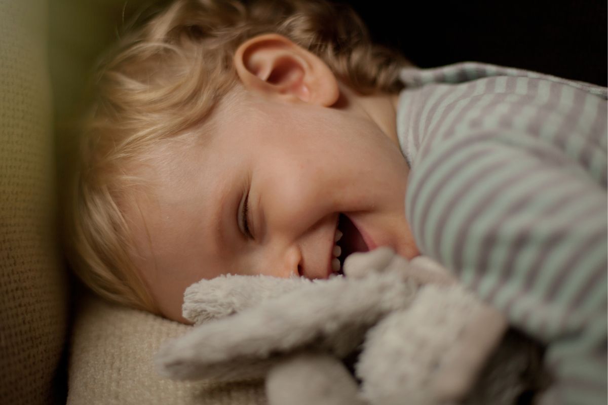 2 वर्षाची मुलगी भयानक अवस्थेत आढळली