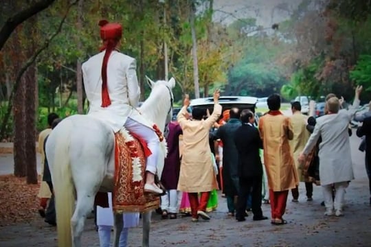 लग्नात उत्साहाच्या भरात गोळीबार करणं पडलं महागात, एकाचा मृत्यू 