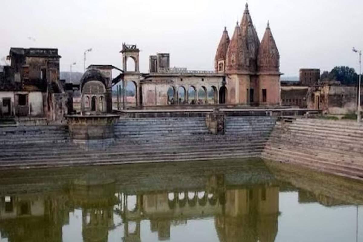 चित्रकूटच्या मराठीकालीन तलावांत दडलय पारसमणीचे रहस्य, जाणून घ्या काय आहे इतिहास