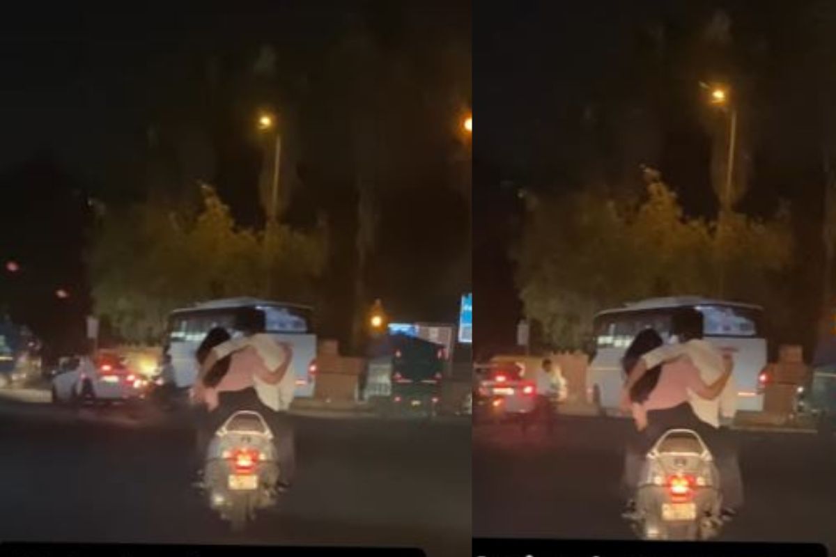 स्कूटीवर कपलचा फूल टू रोमान्स