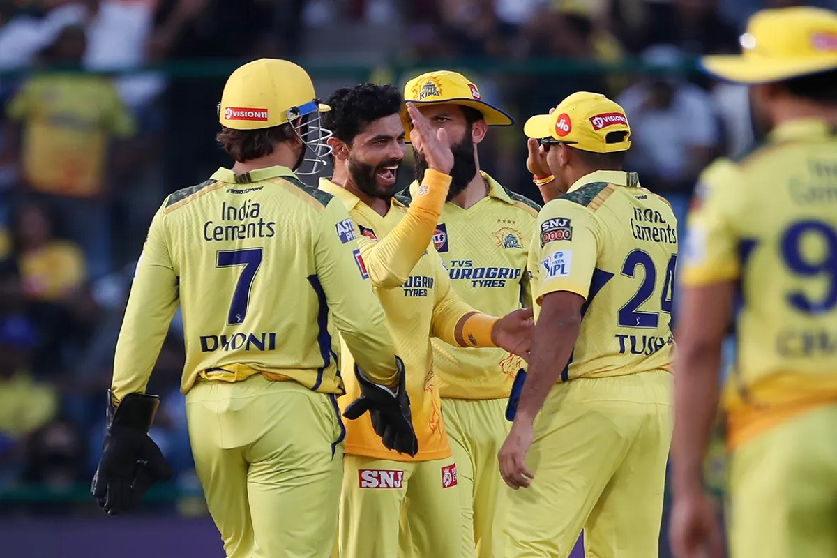धोनीच्या चेन्नई सुपरकिंग्सची प्लेऑफमध्ये धडक, आयपीएलच्या इतिहासात रचला विक्रम