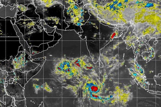 चक्रीवादळाचा धोका
