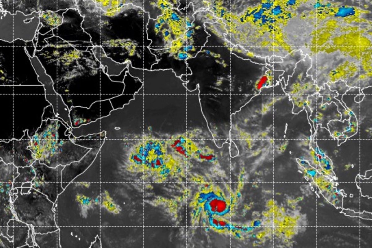 चक्रीवादळाचा धोका
