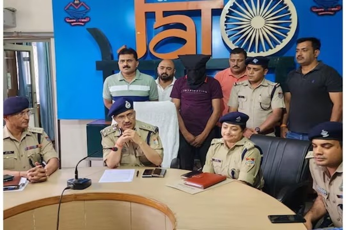 रात्रीच्या वेळी तरुणीला लिफ्ट दिली, चालत्या कारमध्ये बलात्कार केला अन् घडलं भयानक