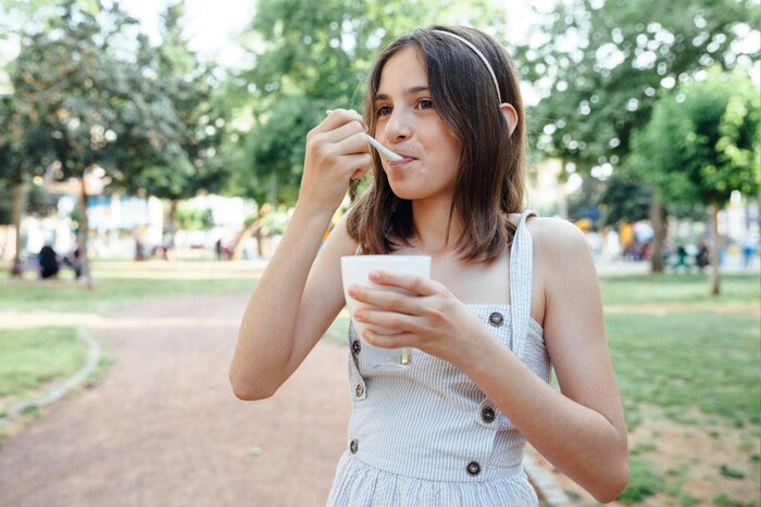 आईस्क्रीम खाल्ल्यानंतर लाचे पाणी प्यायल्याने दातांच्या समस्याही उद्भवू शकतात. यासाठी नेहमी आईस्क्रीम खाल्ल्यानंतर किमान १५ मिनिटांनी पाणी प्यावे. असे केल्याने शरीराला इजा होत नाही.