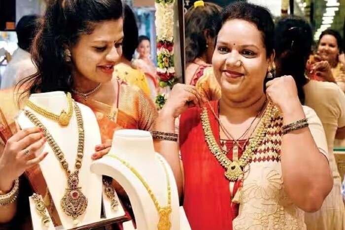 इंडिया बुलियन अँड ज्वेलर्स असोसिएशनच्या मते, 24 कॅरेट शुद्ध सोन्याचा भाव मंगळवारी संध्याकाळी 58,522 रुपये प्रति 10 ग्रॅम होता, जो आज सकाळी 58,469 रुपयांवर आला आहे.