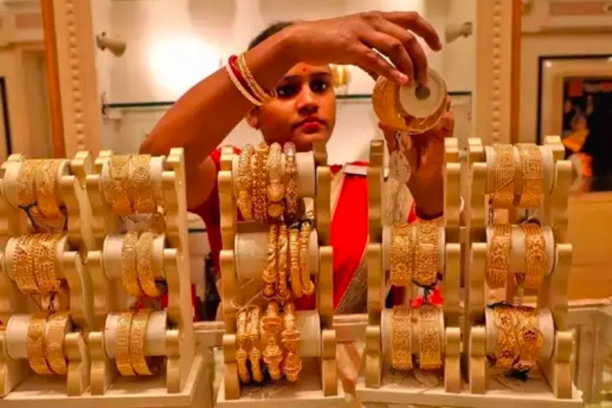 Gold Price in Nashik : नाशिकमध्ये सोने-चांदीच्या दरात घसरण, पाहा काय आहेत आजचे दर