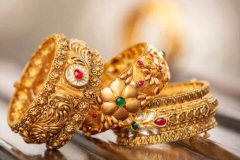  Gold Price in Nashik : नाशिकमध्ये सोने चांदीच्या दरात आणखी घट झाली आहे. आज दर काय आहेत इथं चेक करा.