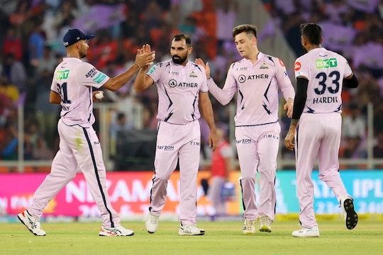 गुजरात टायटन्सची प्ले ऑफमध्ये धडक, सनरायजर्स हैदराबादच आव्हान संपुष्टात 