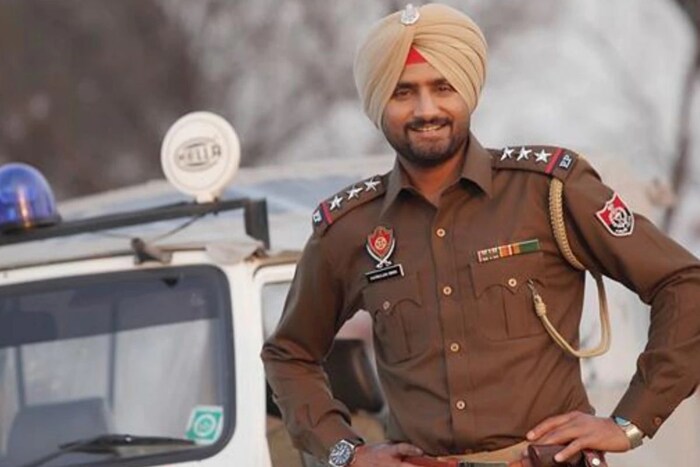 भारताचा माजी क्रिकेटर आणि गोलंदाज हरभजन सिंहचे खेळातील शानदार प्रदर्शन पाहून पंजाब सरकारने त्याला पंजाब पोलीसमध्ये डीएसपीची पोस्ट दिली आहे. 