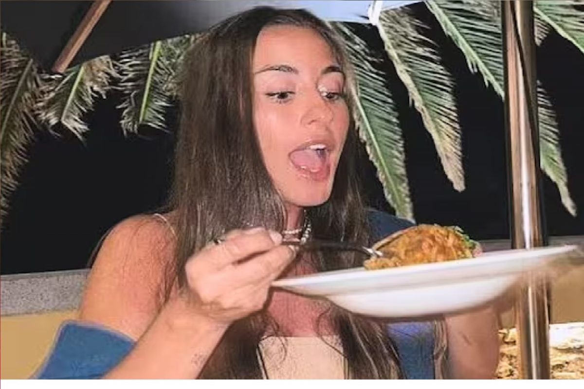 स्वतःच्या शरीराचं मांस खाणारी महिला ((फोटो सौजन्य -_instagram-@PaulaGonu)