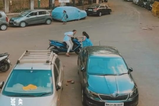 आयपीएलमुळे बचावला.