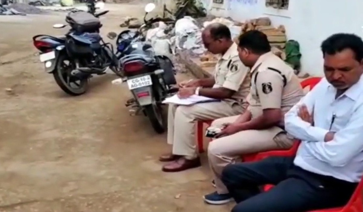 लग्नाची मिरवणूक निघणार तेवढ्यात धक्कादायक माहिती समजली आणि…