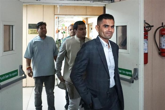 द प्रिंटमधील माहितीनुसार, नार्कोटिक्स कंट्रोल ब्यूरोचे (NCB) झोनल डायरेक्टर म्हणून त्यांचा महिन्याचा पगार 1 ते दीड लाखांच्या जवळपास आहे.