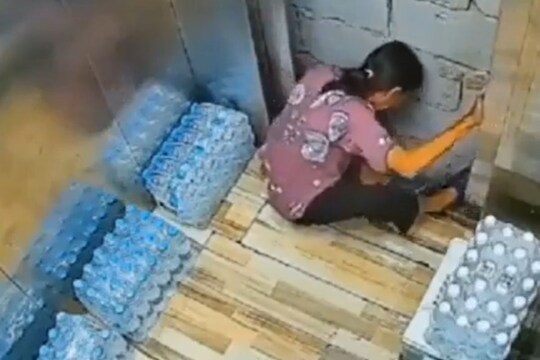 लिफ्टमधील धक्कादायक घटना