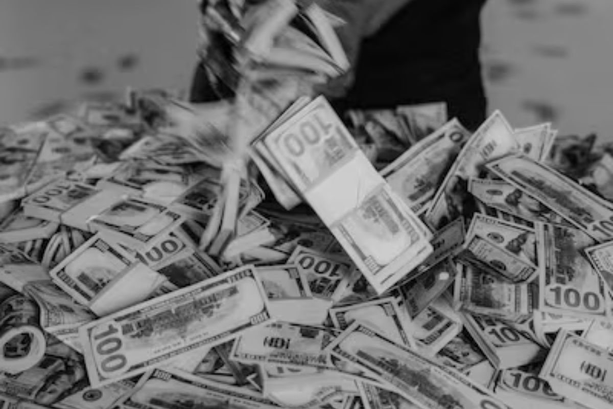 महिला क्षणभरात झाली 40 कोटींची मालकीण