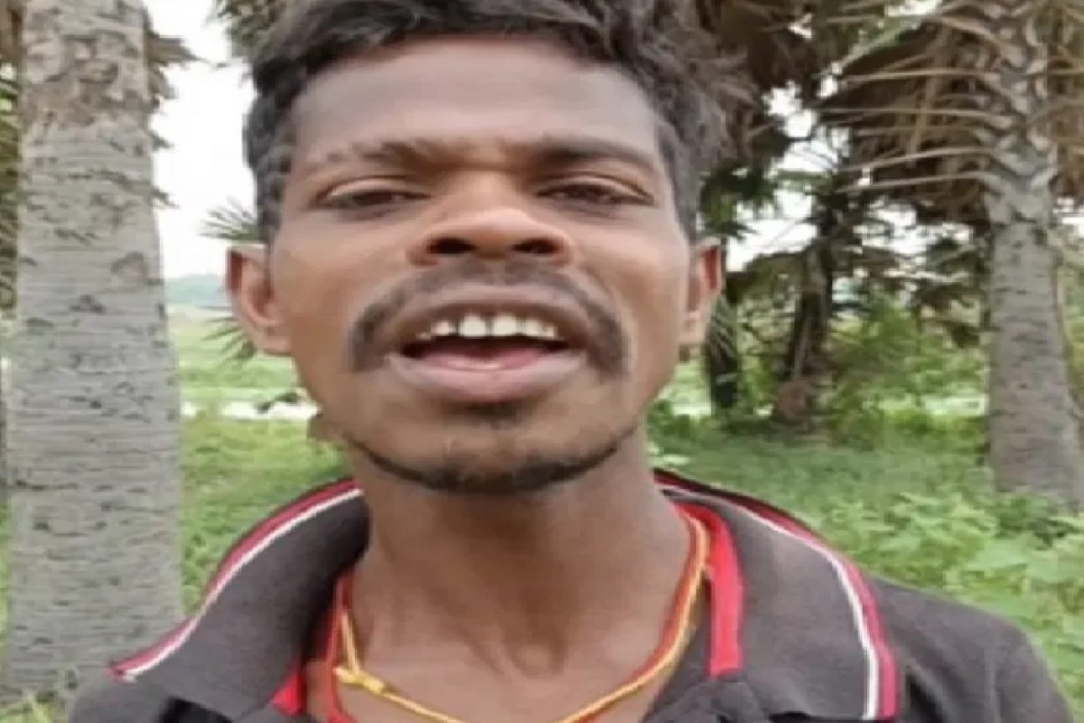 खतरनाक गाणं गाणारा तरुण