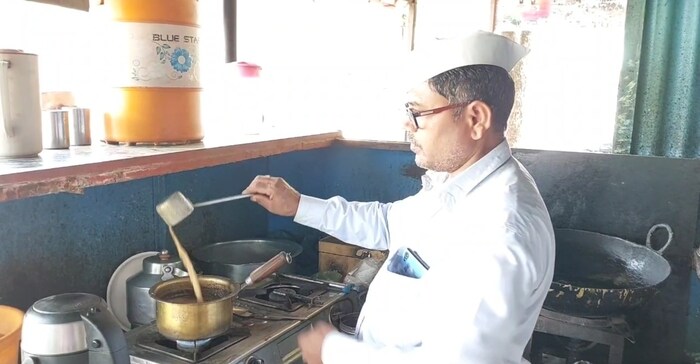 संगमनेर तालुक्यातील सुकेवाडी पाराजी खिलारी छोटसं चहा नाष्ट्याचं दुकान चालवतात. तर मंगेशची आई विड्या बनवून कुटूंबाला हातभार लावते. 