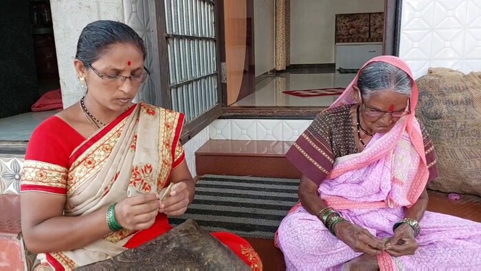 परिस्थिती कशीही असली तरी मुलांच्या स्वप्नांना बळ देण्याचं काम आई वडील करत असतात. आज मंगेशने यशाचा मोठा टप्पा गाठल्याने आई वडिलांच्या कष्टाला फळ मिळाले आहे.