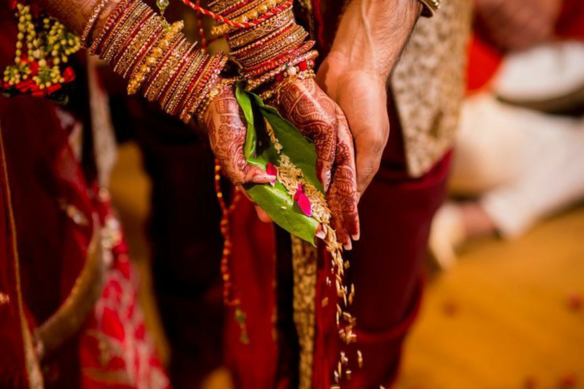 12 वर्षाच्या चिमुकलीचं 45 वर्षीय व्यक्तीसोबत लग्न