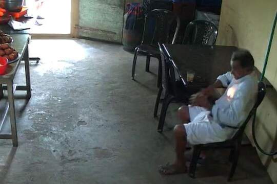खिशातील फोन फुटला अन् भयंकर घडलं