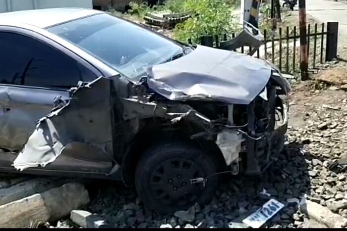 सुदैवाने या अपघातात कोणतीही जीवितहानी झाली नाही, पण गाड्यांचं मात्र मोठं नुकसान झालं आहे. 