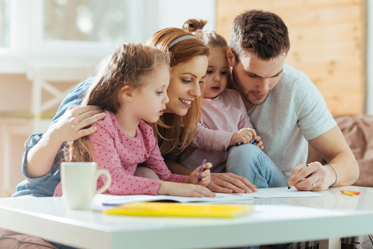 पालकांच्या या 6 चांगल्या सवयी मुलांना बनवतात यशस्वी! वाढतो मुलांचा आत्मविश्वास