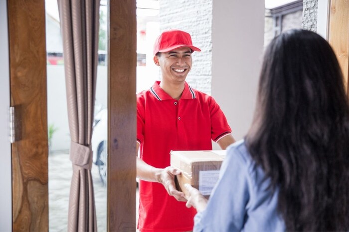 कोणत्याही पिझ्झा शॉपमध्ये तुम्ही पिझ्झा डिलिव्हरी पार्टनर (Pizza delivery Partner) म्हणून नोकरी शकता. 5 ते 6 तासांची शिफ्ट केल्यास तुम्ही 5000 ते 8000 रुपये मिळवू शकता.