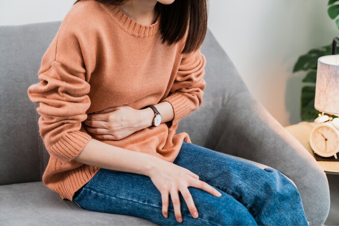 पिरीएड्सदरम्यान मोठ्या प्रमाणात रक्तस्त्राव होतो आणि महिलांना अशक्तपणा जाणवतो. महिलांनाच मानसिक व शारीरिक थकवा लक्षात घेता पिरीएड्स लिव्ह मिळणे आवश्यक आहे.