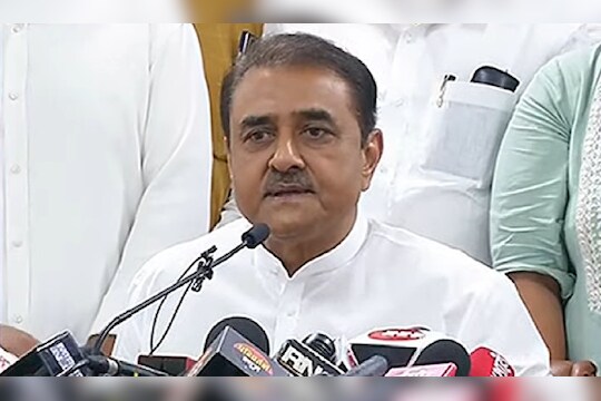शरद पवारांच्या भेटीवर प्रफुल्ल पटेल यांची प्रतिक्रिया  