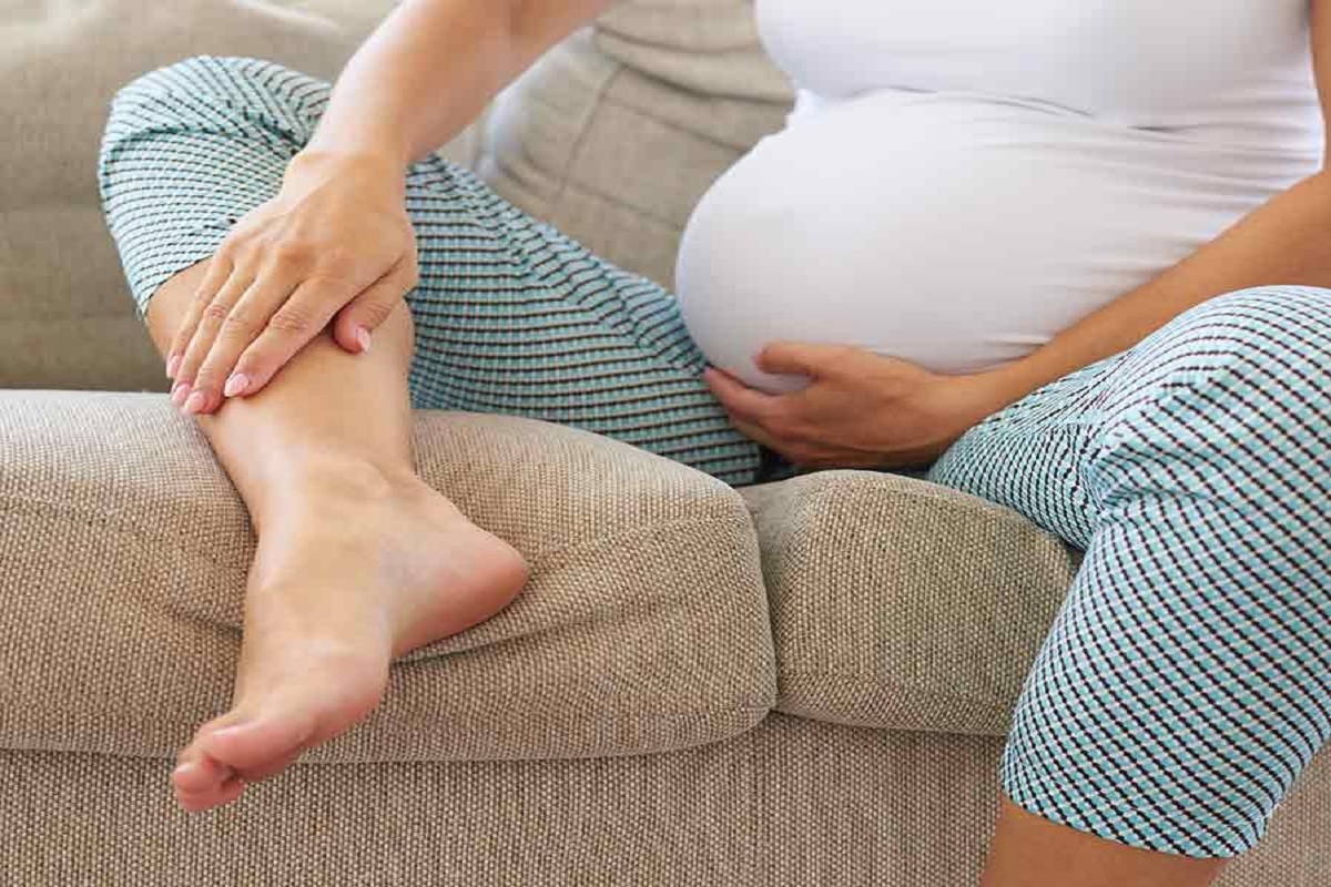 गरोदरपणात पायांना सूज येतेय? या घरगुती उपायांनी मिळेल आराम