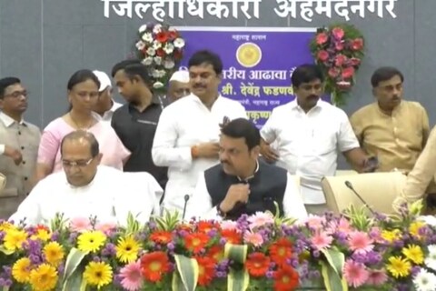 खुर्ची न मिळाल्यानं राम शिंदे नाराज  